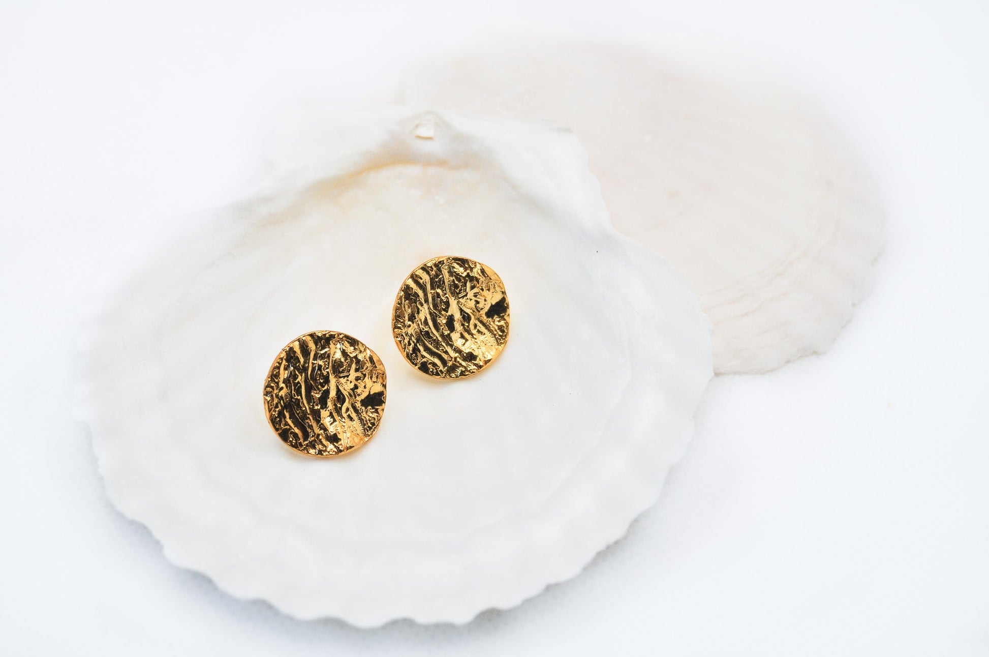 A'mmare Jewelry - Ostrica Stud Earrings